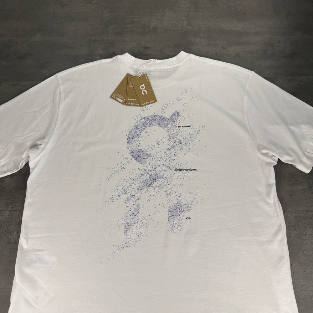 On Cloud Running Club T Shirt Graphic Mens XL‎ White Blue Swiss Engineering Tee